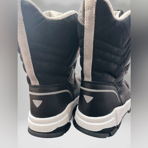 Hobibear Unisex Kids Snow Boots Color: Black/White Size 2 - Picture 7 of 13